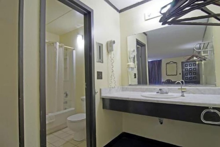 Room 6 of 14