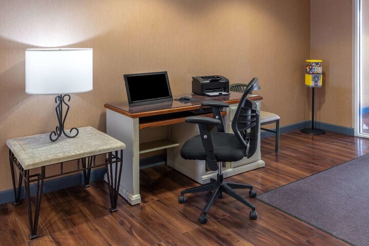 Business Center 28 of 28