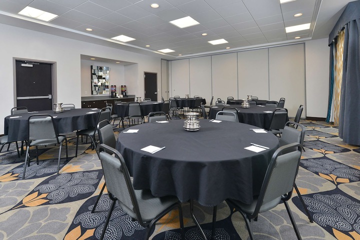 Hampton Inn & Suites Des Moines Downtown