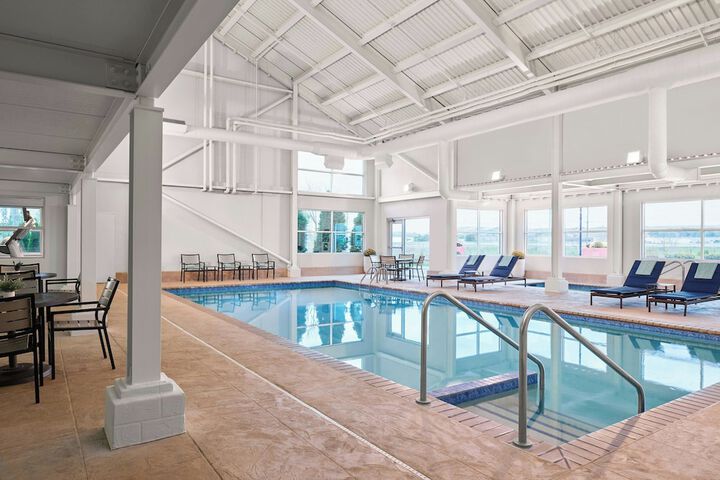 Delta Hotels by Marriott Milwaukee Northwest