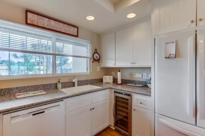 Work-Friendly Oceanfront Condo with Pool and Spa Access SURF25 by RedAwning