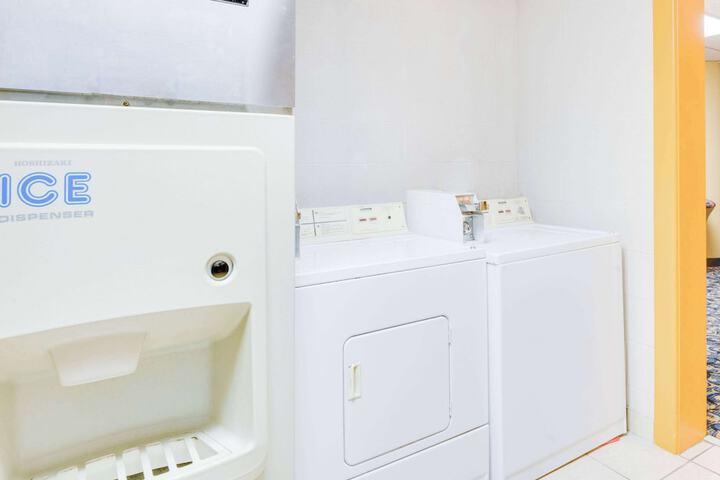 Room 10 of 20