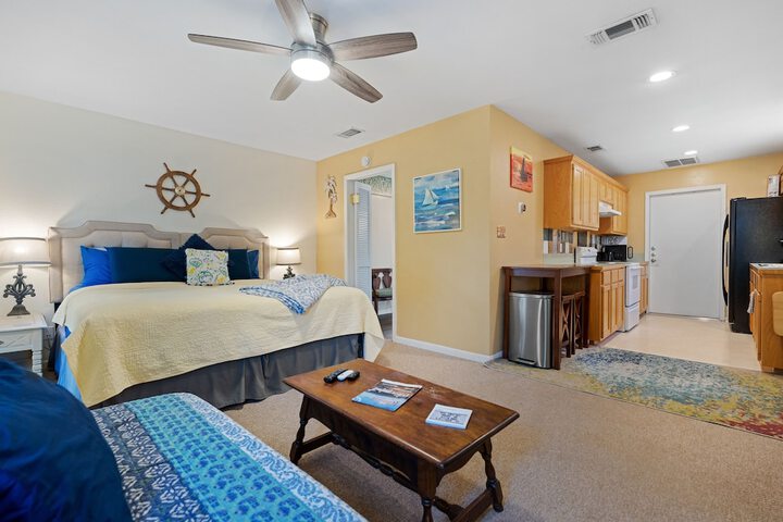 Pet-friendly Marble Falls Home w / Hot Tub!