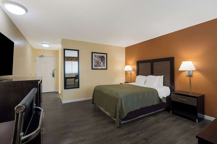 Room 13 of 31