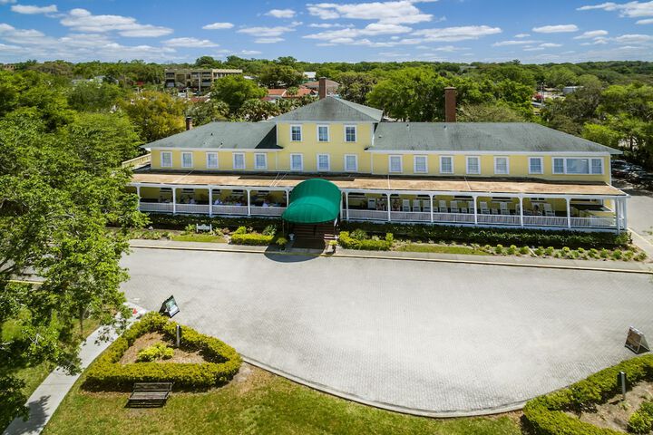 Lakeside Inn