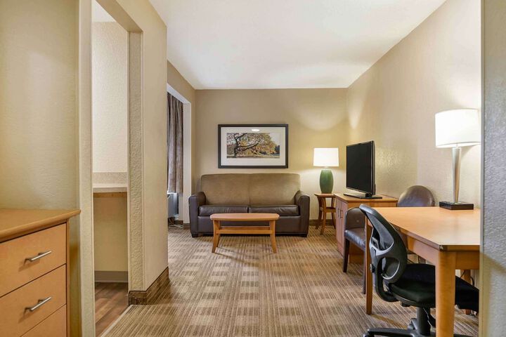 Room 18 of 28