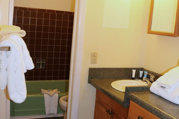 Room 53 of 143