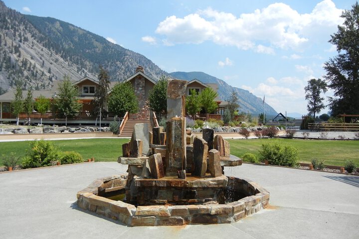 Hotel Exterior 17 of 29