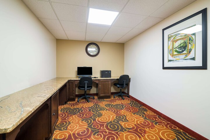 Business Center 39 of 44