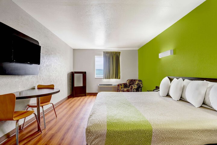 Room 27 of 48