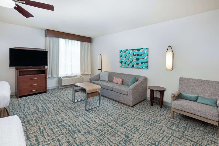 Room 32 of 46