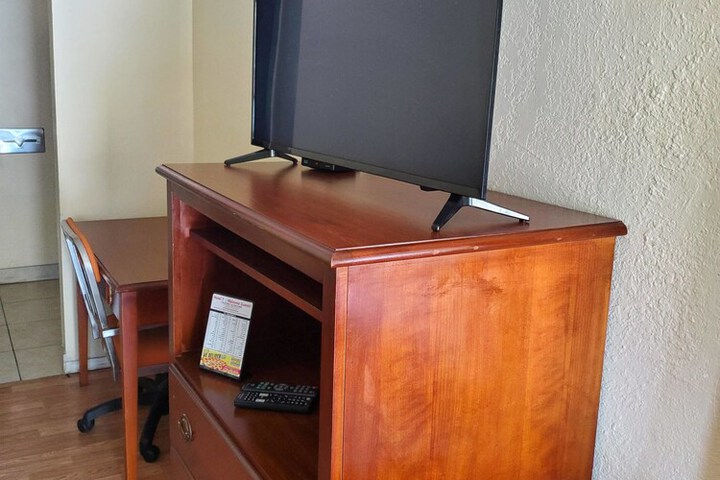 Room 2 of 6