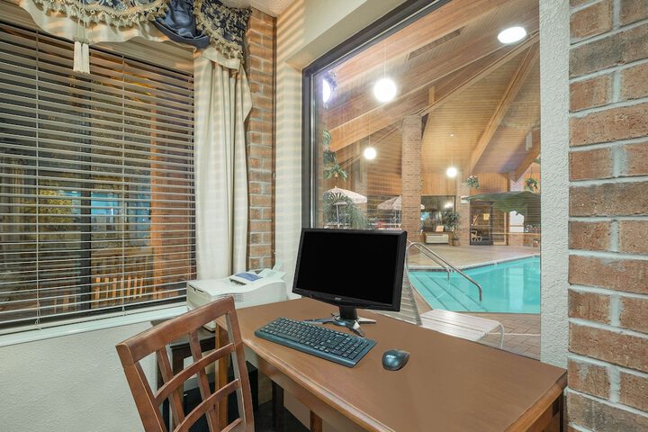 Business Center 16 of 16