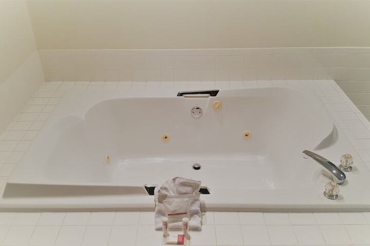 Hot Tub 21 of 23