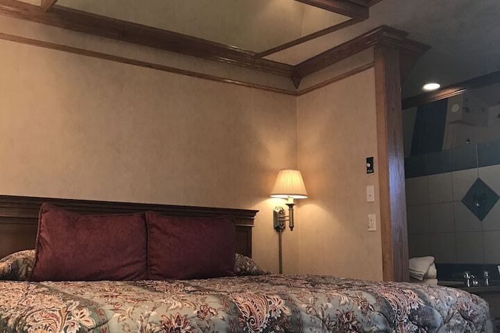 Room 17 of 24