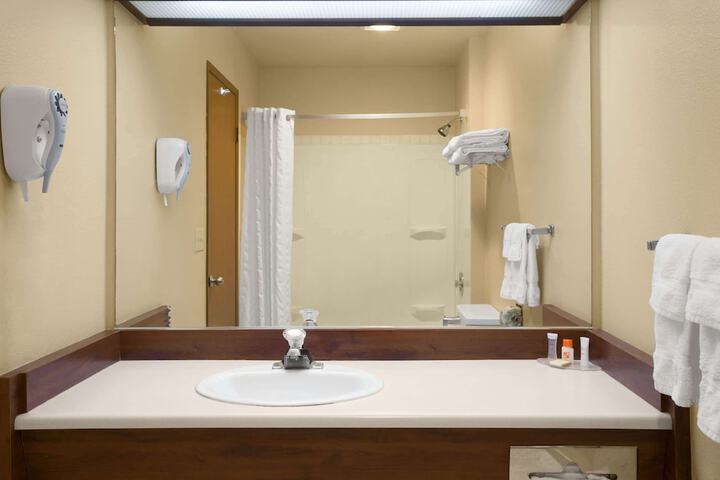 Room 12 of 16