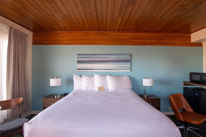 Room 16 of 33