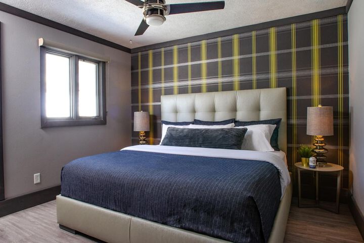Room 17 of 37