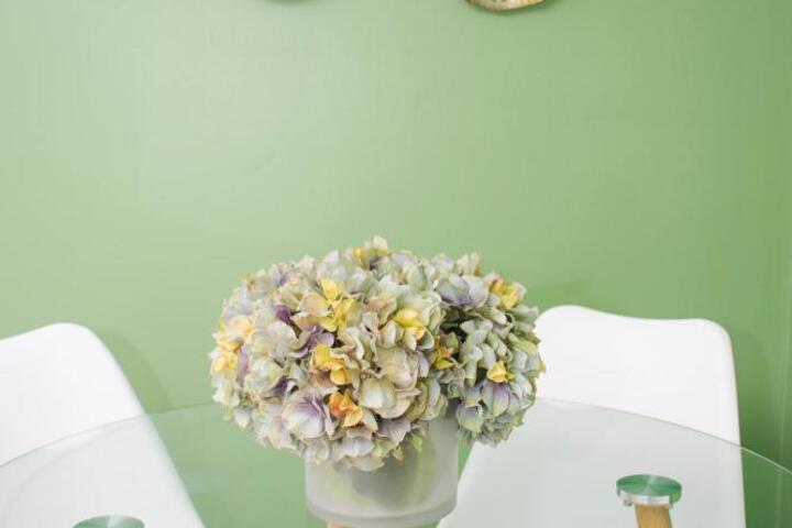 Exceptional & Central Garden Suite, Top Amenities & Care!