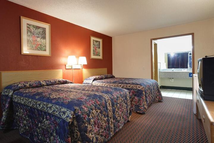 Room 8 of 11