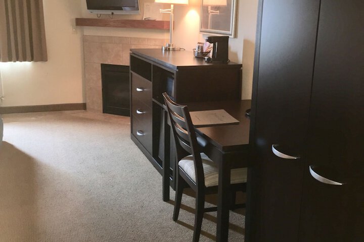 AmericInn by Wyndham Monmouth
