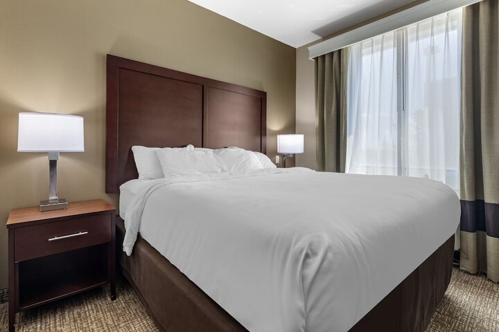 Room 33 of 46
