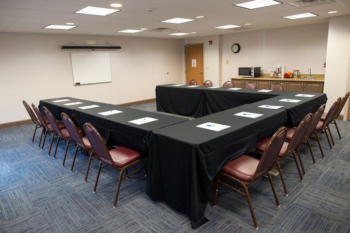 Holiday Inn Express Hotel & Suites Chanhassen by IHG
