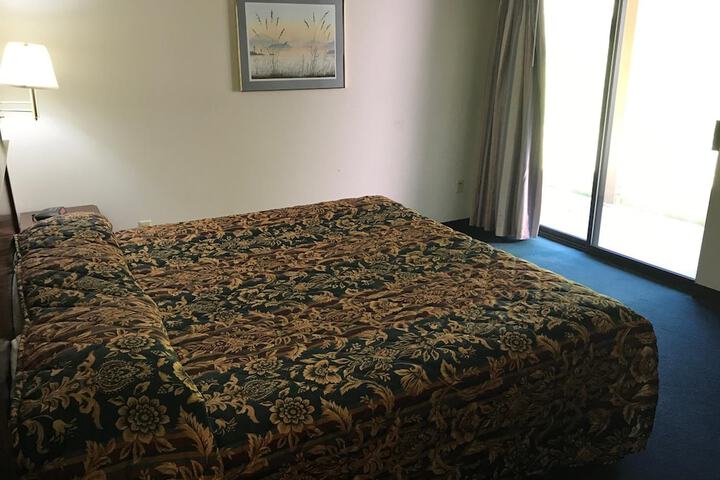 Room 33 of 35