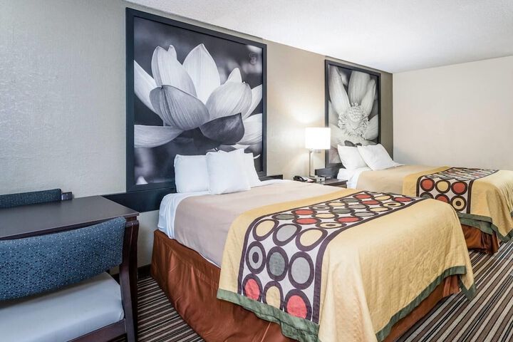 Super 8 by Wyndham Monroe