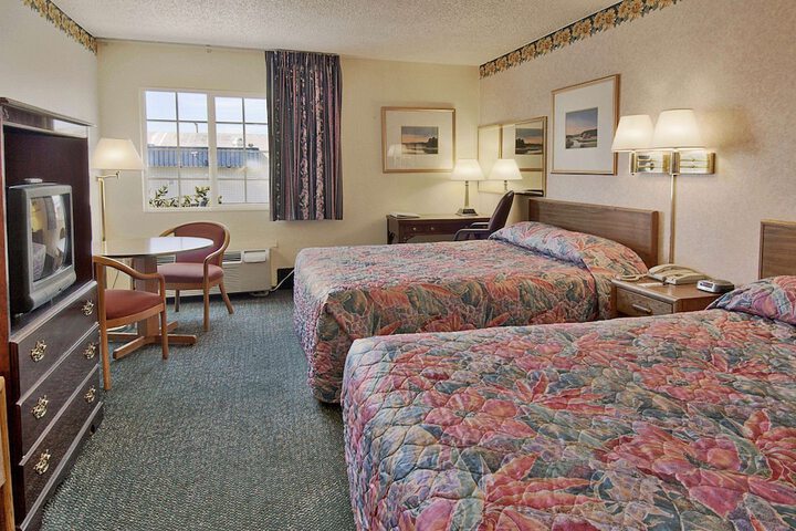 Room 5 of 8