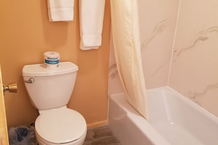 Room 4 of 6