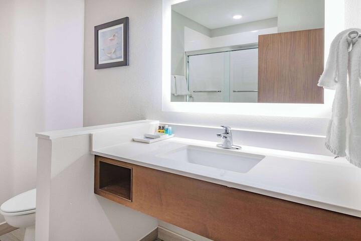 La Quinta Inn & Suites by Wyndham Jackson / Cape Girardeau