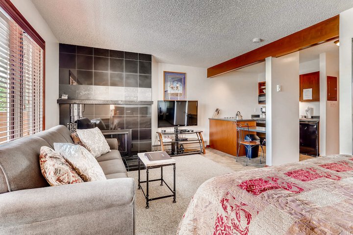 Room 10 of 20