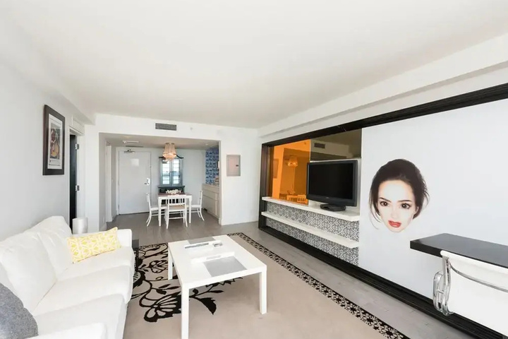 Private Condos at 1100 West by LMC