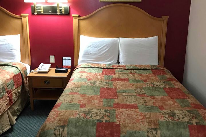 Room 17 of 33