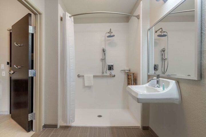 Room 10 of 37
