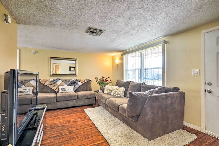 Family Home w / Lanai & Yard in Port Richey!