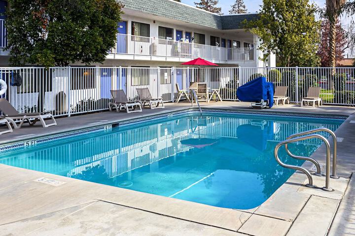 Pool 16 of 35