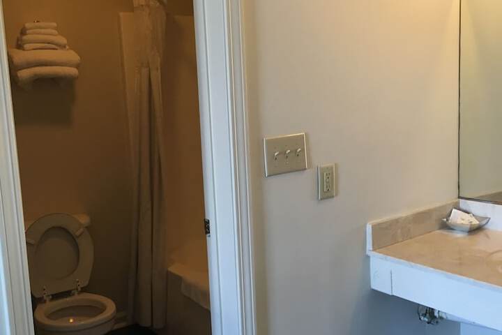 Room 6 of 16