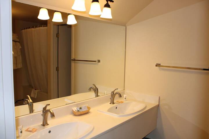 Room 103 of 104