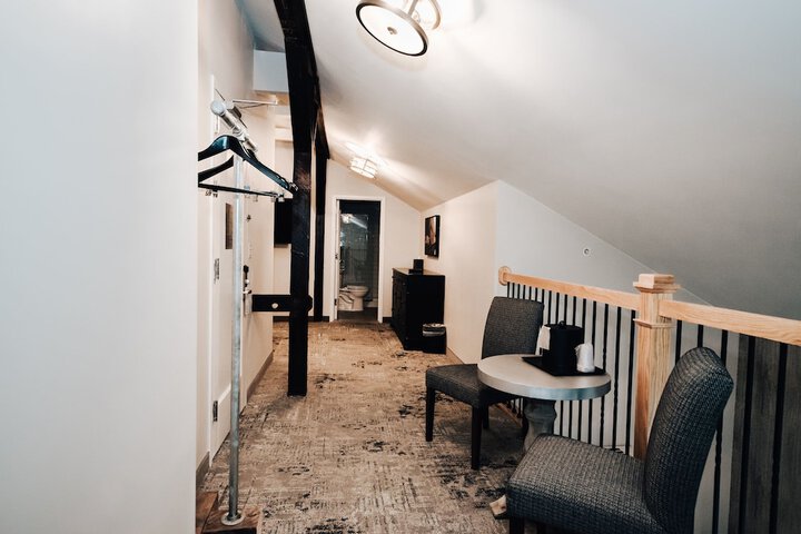 Room 12 of 32