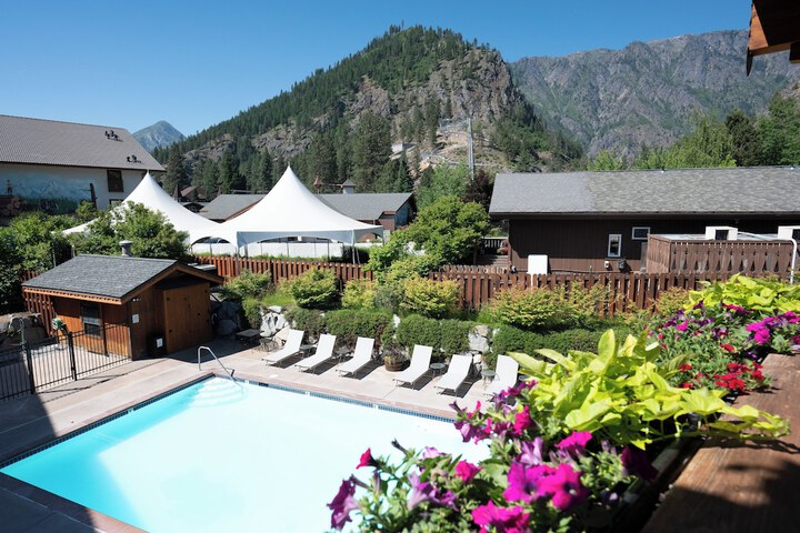 Icicle Village Resort