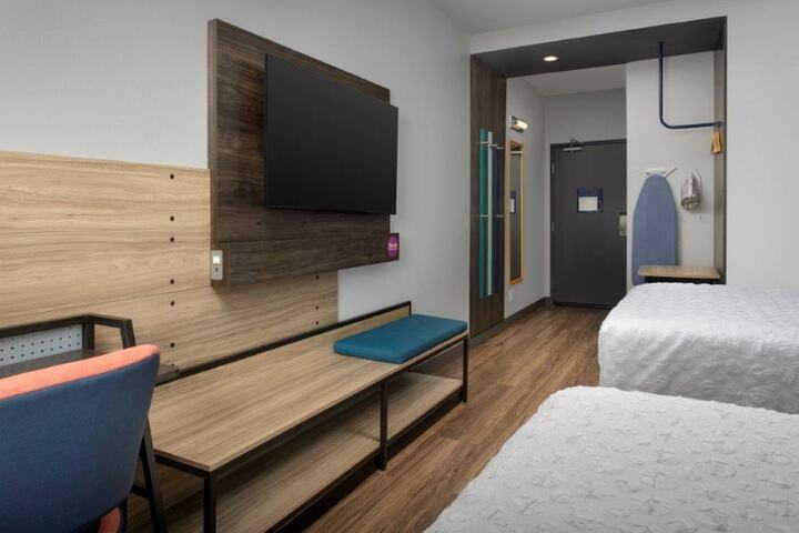 Room 18 of 28