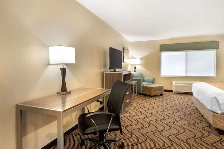 Room 10 of 36