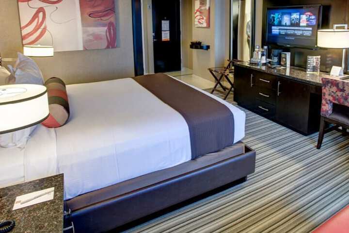 Room 32 of 66