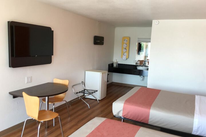 Room 21 of 33