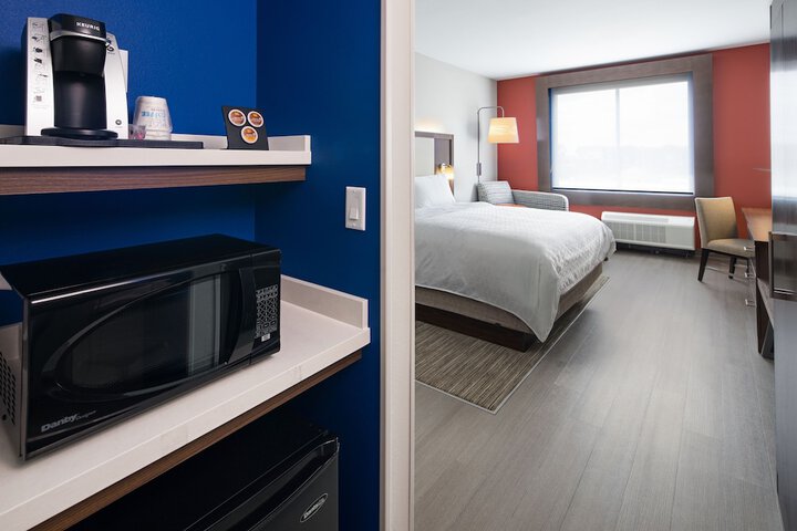 Holiday Inn Express & Suites Lubbock Central - Univ Area by IHG