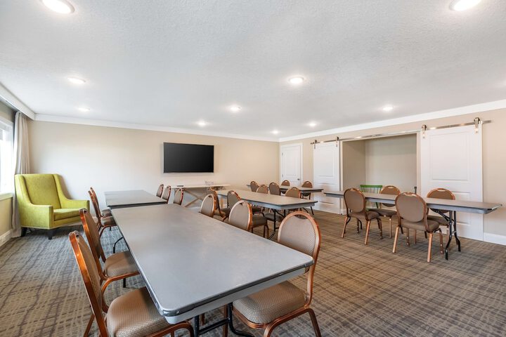 Best Western Plus University Park Inn & Suites