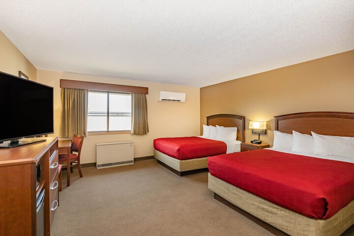 AmericInn by Wyndham Marshall