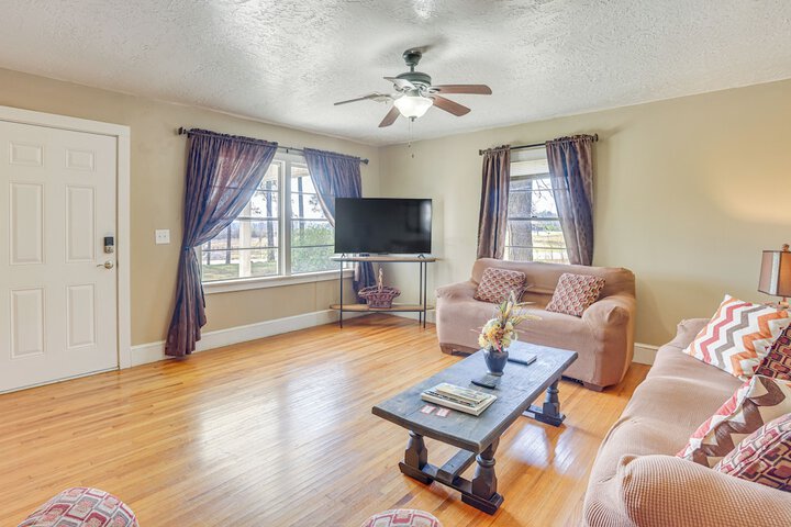 Charming Gadsden Home w / Golf Course Views!